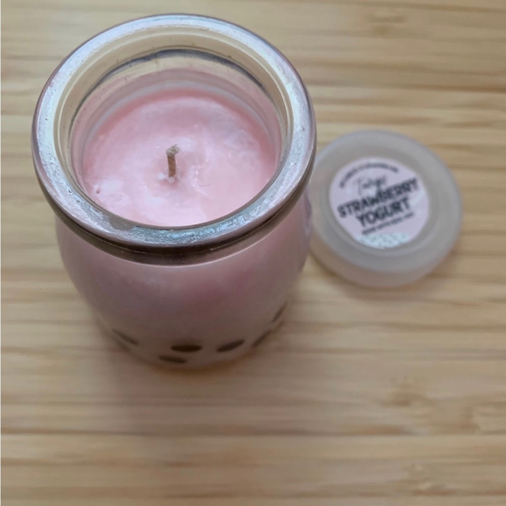 Strawberry Yogurt Scented Candle